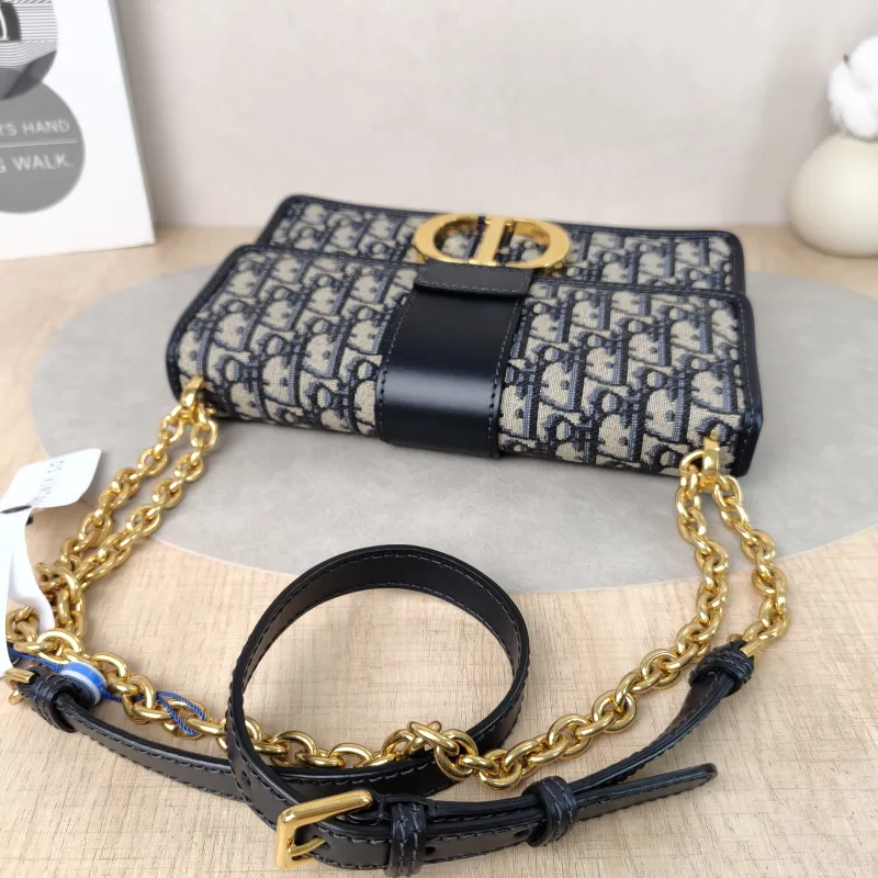 DIOR Crossbody Bag30Montaigne 30 Edition Canvas Medium25 × 9 × 16.5 cm — detail view 8 of 9