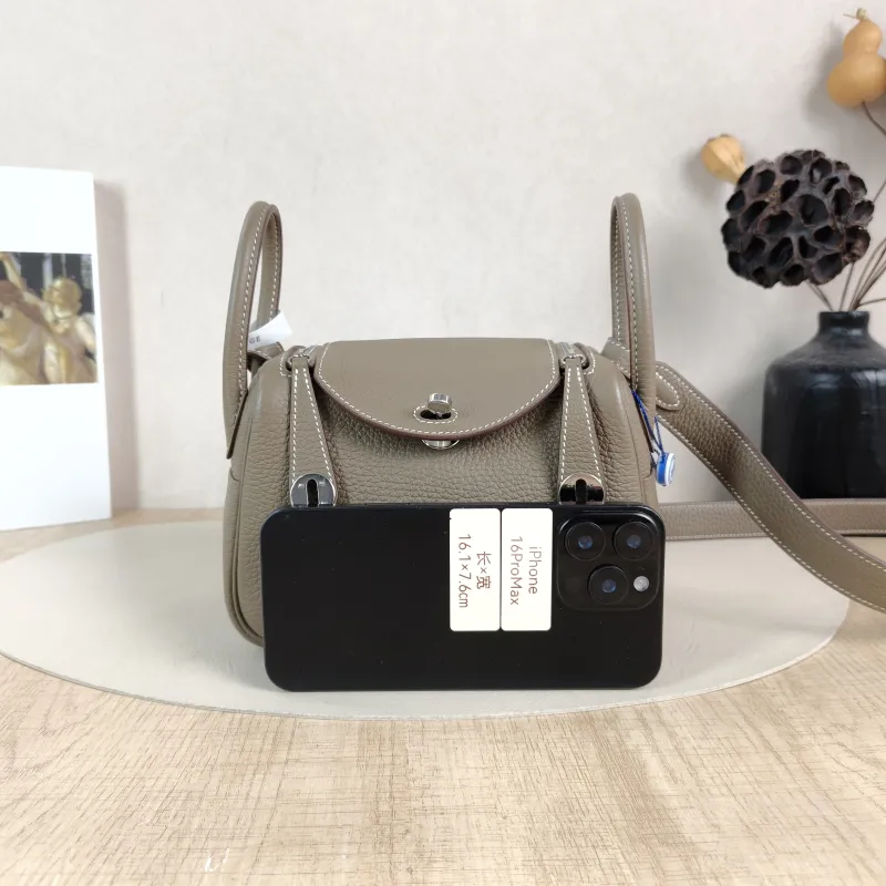 Hermès Crossbody Bag Lindy Mini 1918 TC Calfskinmini19 × 9.5 × 13 cm — cover view 2 of 6