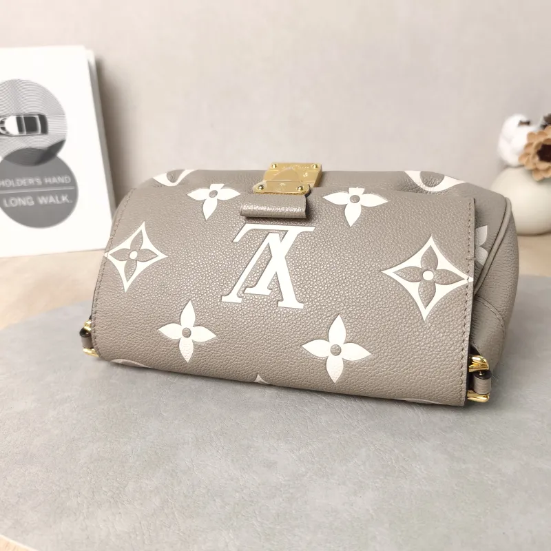 Louis Vuitton Crossbody Bag Favorite Empreinte Embossed Calfskin Medium24 × 9 × 14 cm — detail view 8 of 13