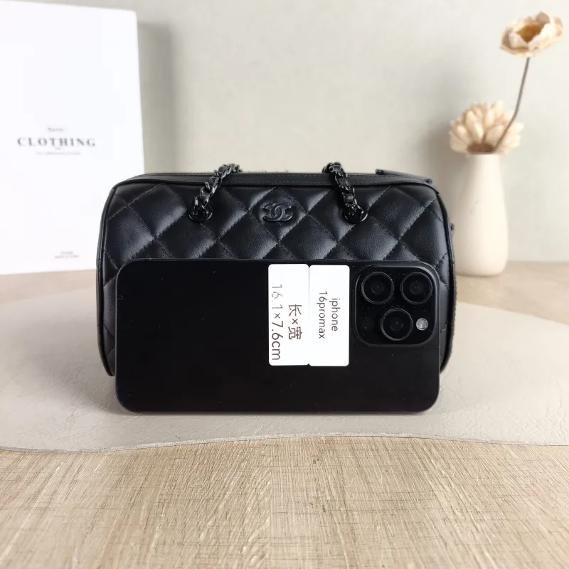 Chanel Crossbody Bag Bowling Bag soblack Black Lambskin One Size 18.5 × 11 × 11.5 cm — cover view 4 of 5
