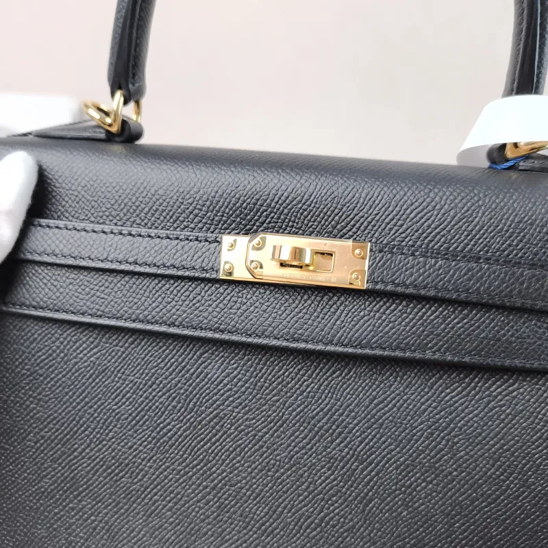 Hermès Shoulder Bag Kelly 25 Gold-Tone Hardware Black with Gold-Tone Hardware Epsom Calfskin Small 25 × 7 × 17 cm W — detail view 12 of 14
