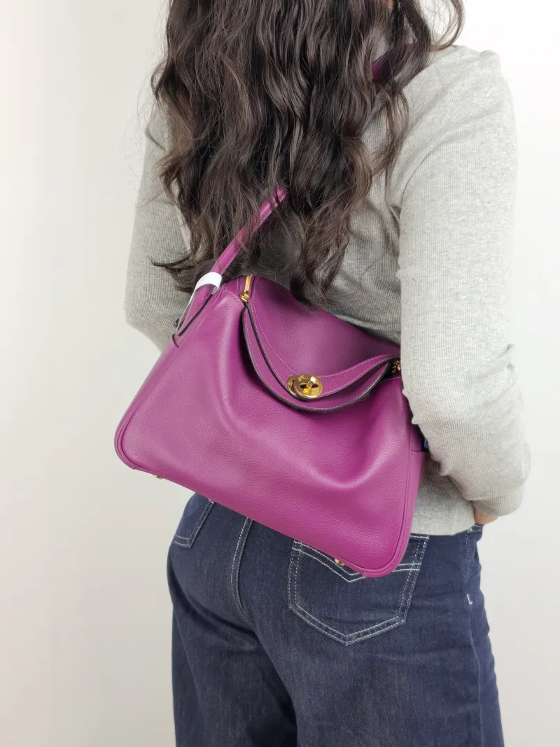 Hermès Crossbody Bag Lindy 26 P9Anemone Taurillon Clemence TC Calfskin Small 26 × 12 × 18 cm Y — on-model view 1 of 2