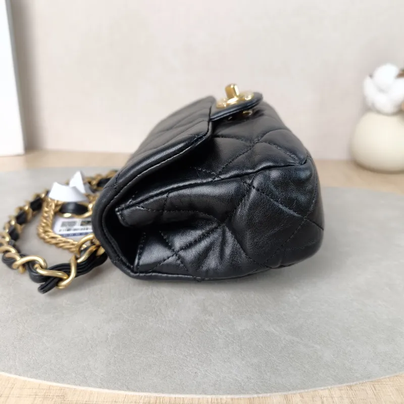 Chanel Crossbody Bag mini Black Lambskin One Size20 × 6 × 12 cm — detail view 4 of 12
