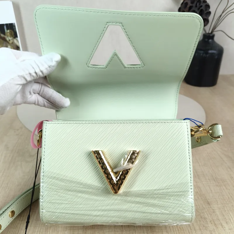 Louis Vuitton Crossbody Bag Twist Green Calfskin Small 19 × 9 × 15 cm — detail view 6 of 12