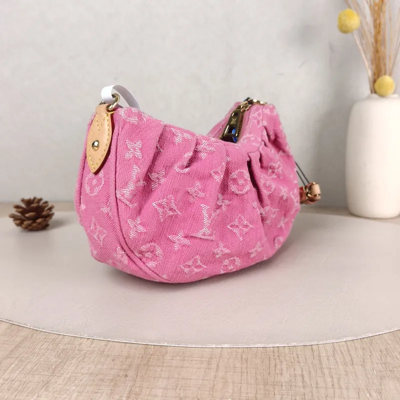 Louis Vuitton Shoulder Bag Pochette Valley Red One Size 21 × 7 × 15 cm — cover view 2 of 5