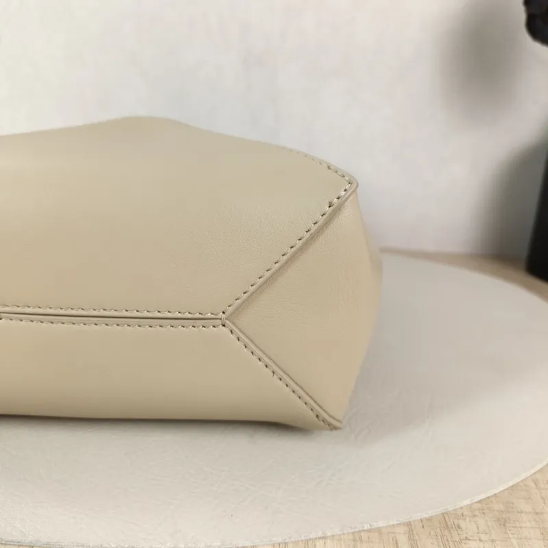 LOEWE Crossbody Bag Puzzle Fold Shopping Tote Taupe · White Calfskinmini16.5 × 9.5 × 20 cm — detail view 3 of 11