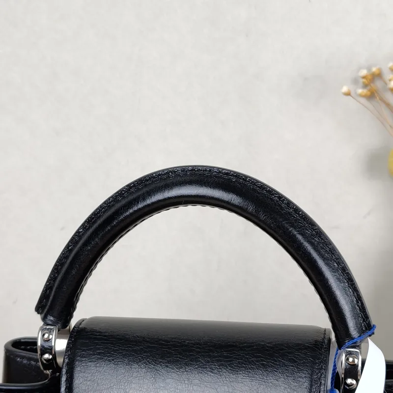 Louis Vuitton Crossbody Bag Capucines East West Black Calfskin BB 26.5 × 8 × 14 cm — detail view 5 of 13