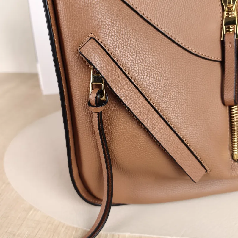 LOEWE Crossbody Bag Hammock Brown Calfskin Medium 29 × 14 × 32 cm — detail view 10 of 11