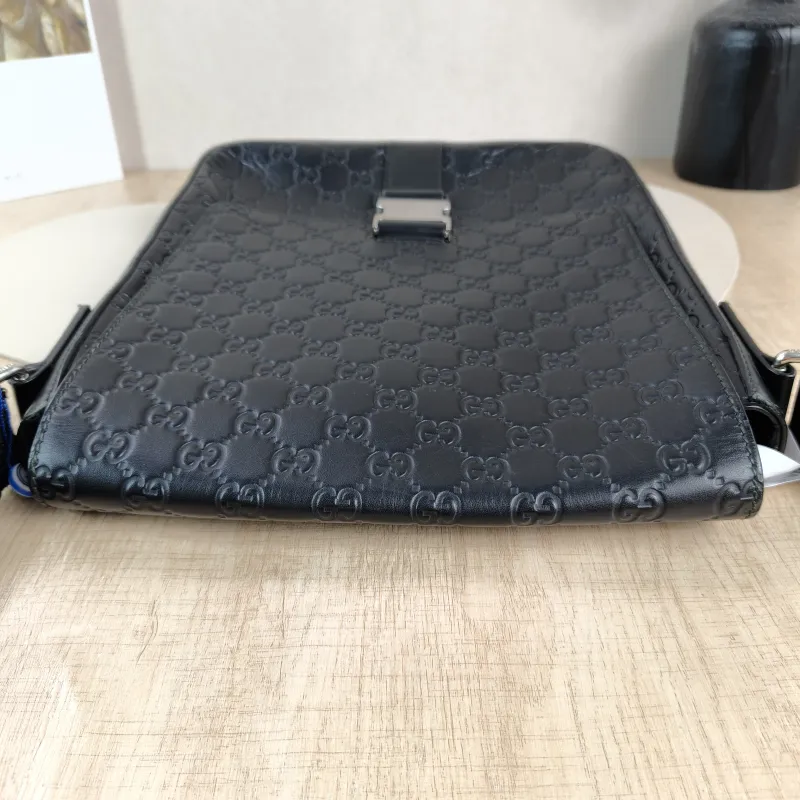 GUCCI Crossbody Bag Messenger Bag Crossbody Bag Black Calfskin One Size25 × 6 × 28 cm — detail view 11 of 13