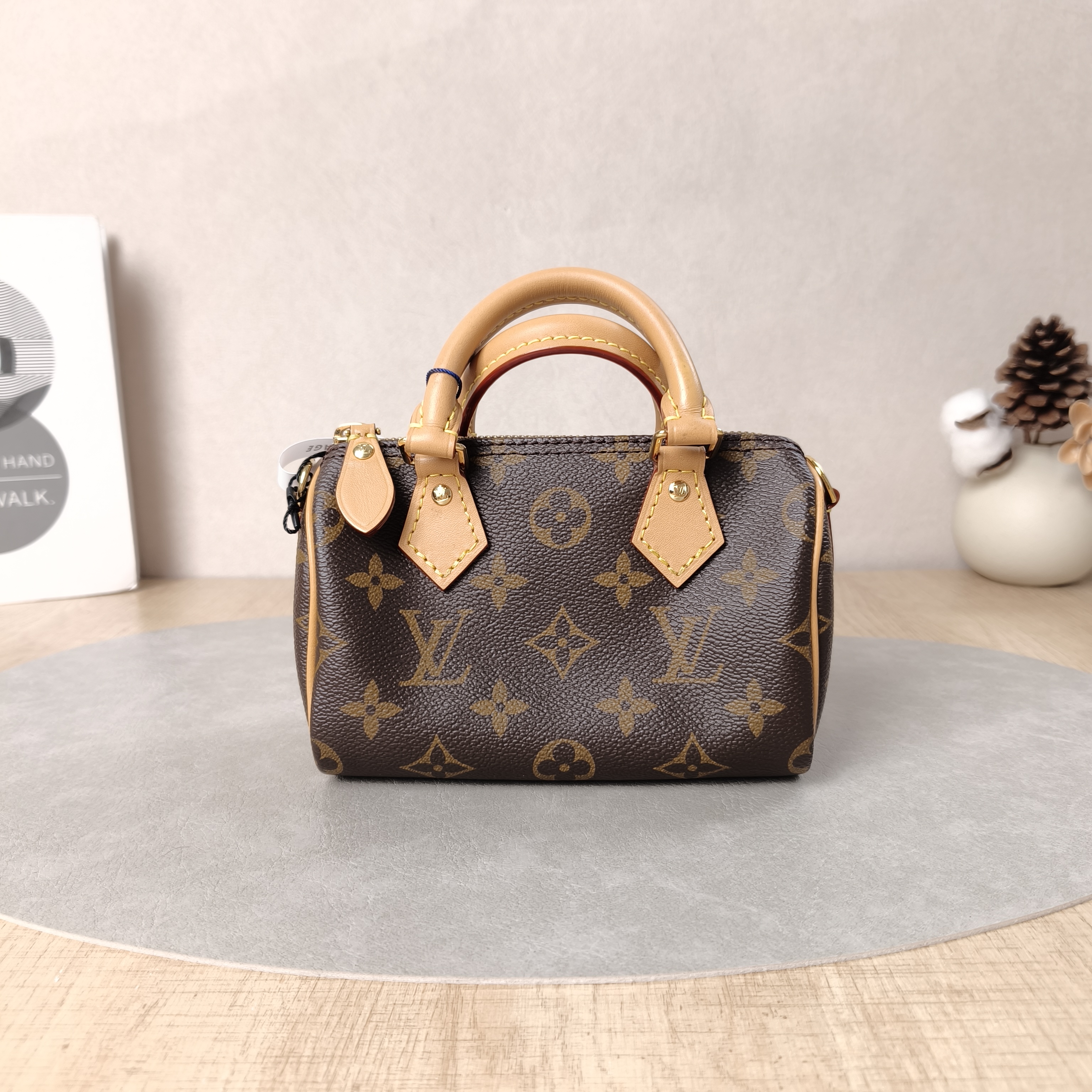 Louis Vuitton Crossbody Bag Speedy Nano Shoulder Strap PV Cnano16 × 7.5 × 10 cm