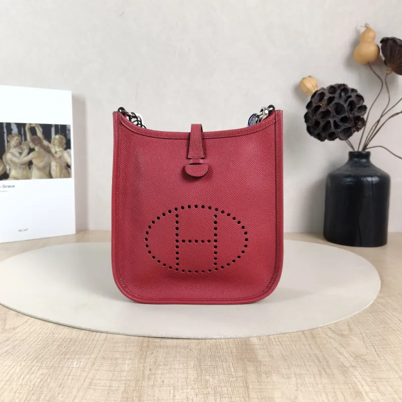 Hermès Crossbody Bag Evelyne Mini 16 Mini 16 K1 Epsom Calfskin Mini 17 × 5.5 × 18 cm A