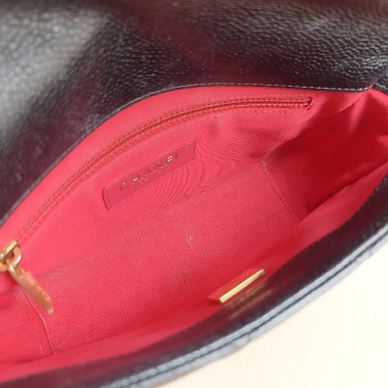 Chanel Crossbody Bag Black Grained Calfskin 20 × 7 × 15 cm — detail view 10 of 11