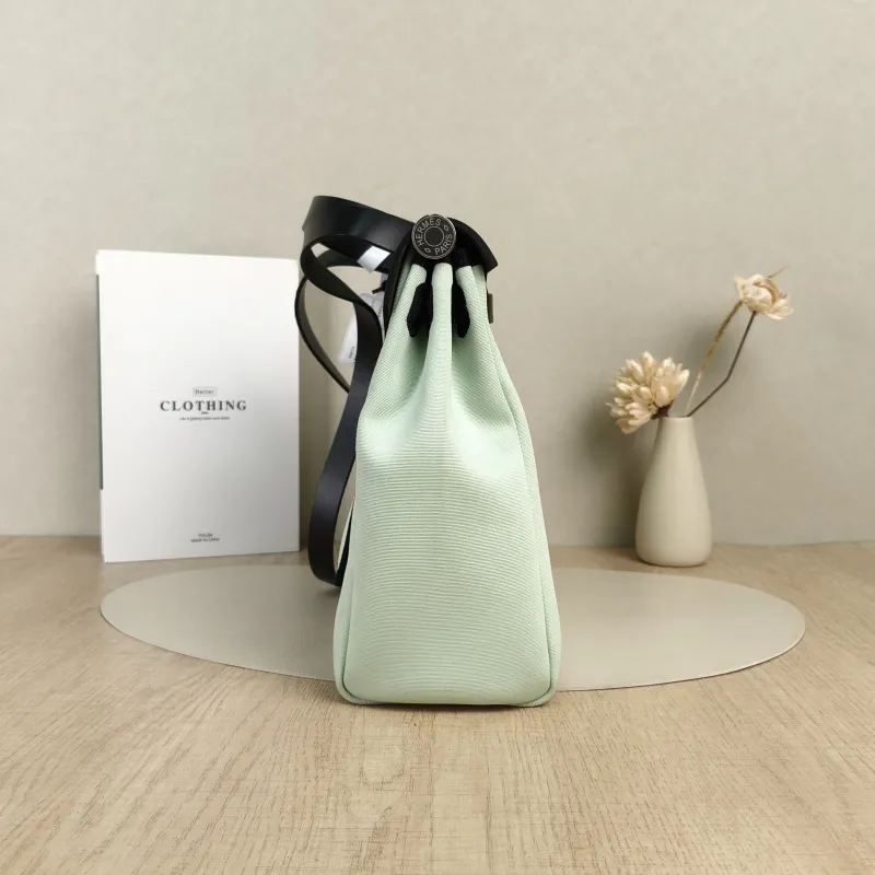 Hermès Shoulder Bag Herbag 31 Green Canvas Medium31 × 10 × 25 cm — detail view 14 of 14