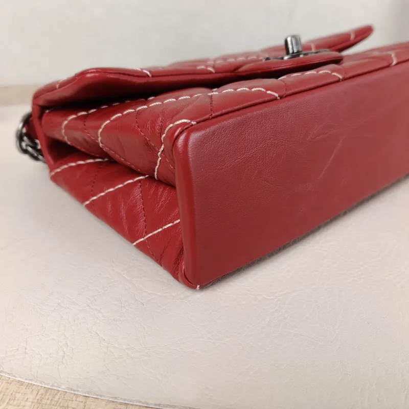 Chanel Crossbody Bag Chain Bag Red Calfskin 22 × 6.5 × 14 cm 23 — detail view 5 of 15