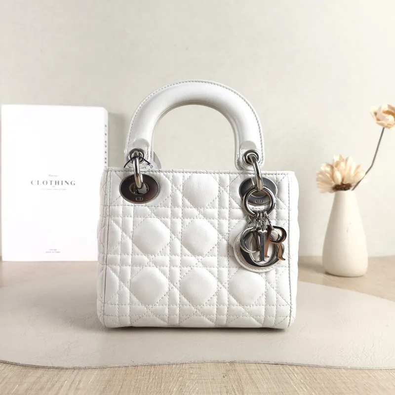 DIOR Crossbody Bag Lady Lady Dior Bag White Lambskin Mini 17 × 7 × 15 cm Conditioned