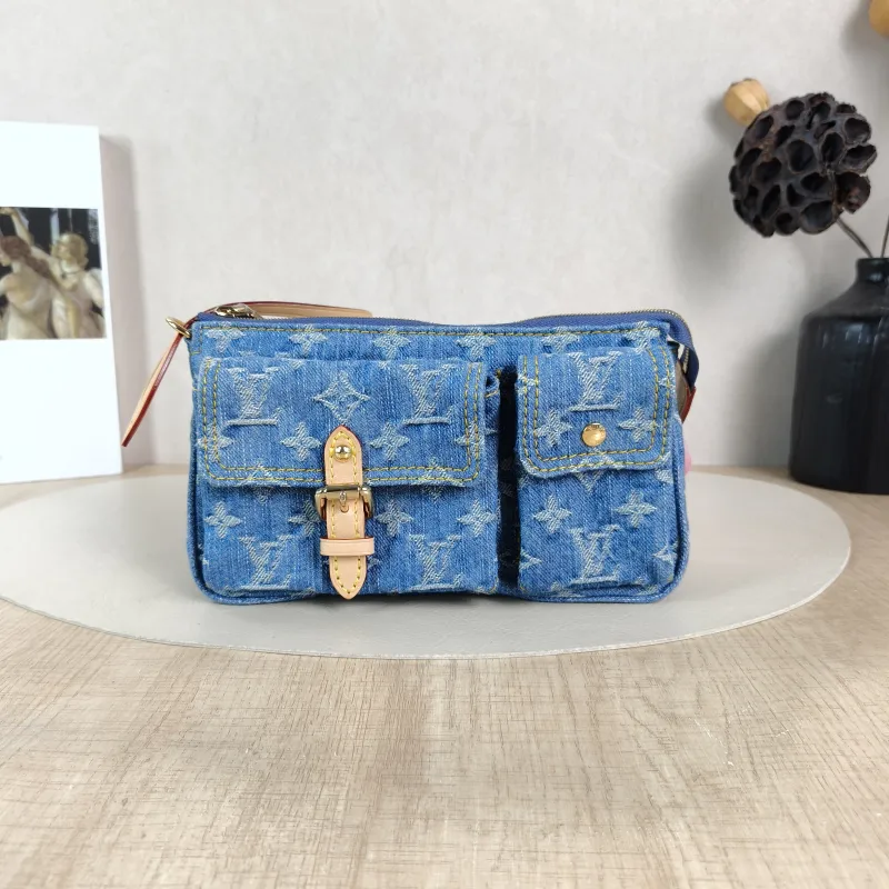 Louis Vuitton Shoulder Bag Pochette Accessories Cargo One Size 23.5 × 3 × 14 cm