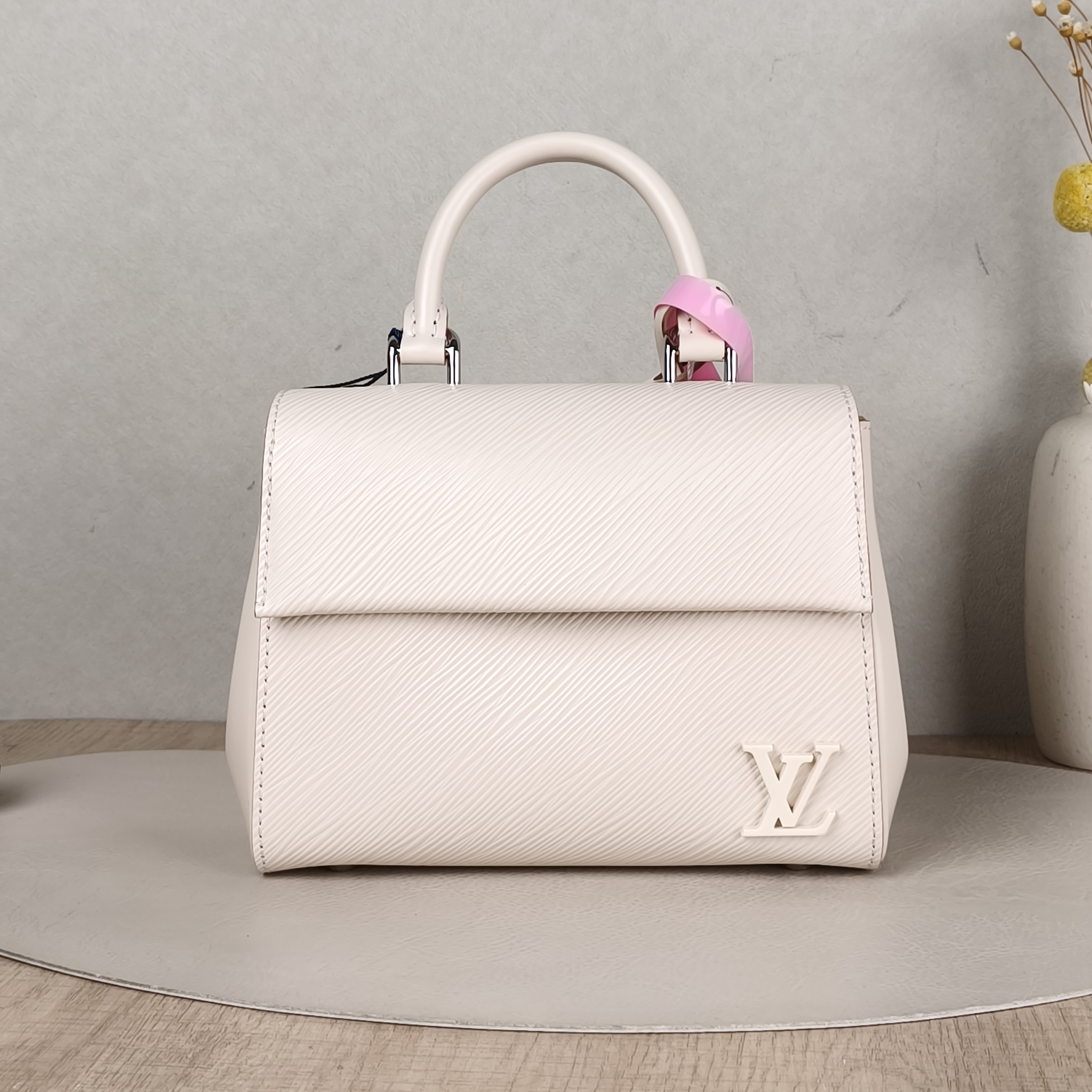 Louis Vuitton Crossbody Bag CLUNY White Epi Embossed Calfskinmini20 × 7.5 × 16 cm