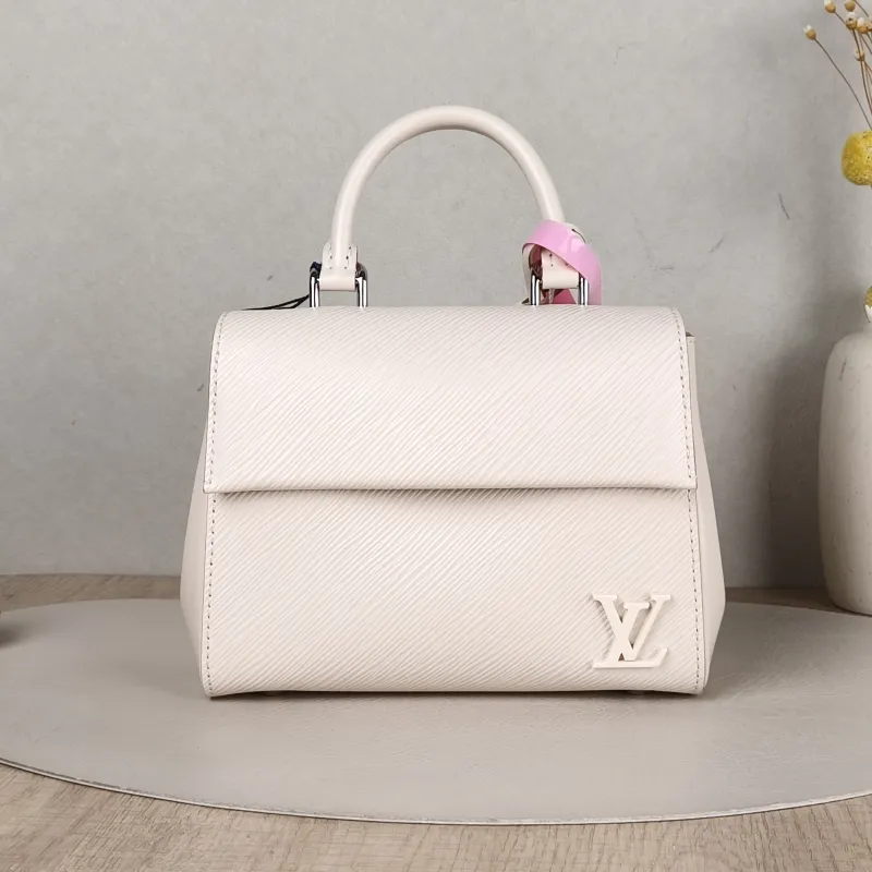 Louis Vuitton Crossbody Bag CLUNY White Epi Embossed Calfskinmini20 × 7.5 × 16 cm