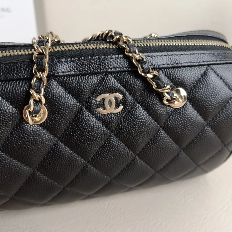 Chanel Crossbody Bag Crossbody Bag Black Grained Calfskin One Size 18.5 × 11 × 11.5 cm — detail view 7 of 11