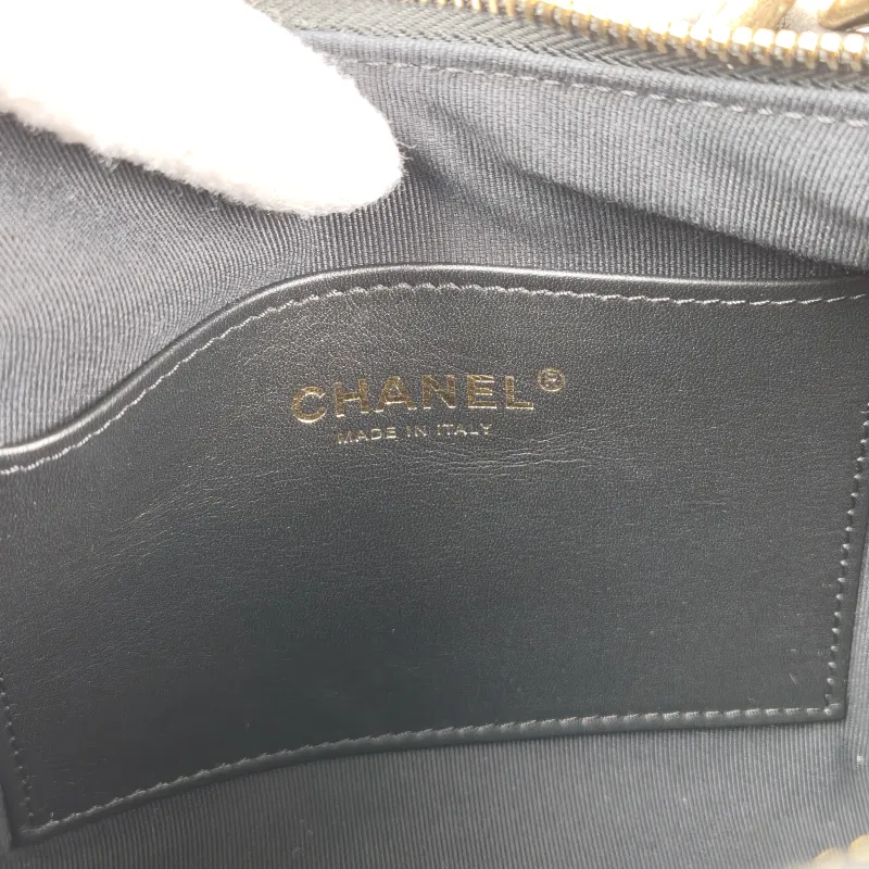 Chanel Shoulder Bag hobo Black with Gold-Tone Hardware Calfskin One Size 24 × 7 × 27 cm — detail view 3 of 13