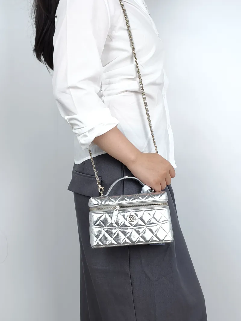 Chanel Top Handle Bag lp Silver Waxed Leather One Size19.5 × 5 × 17 cm — on-model view 2 of 3