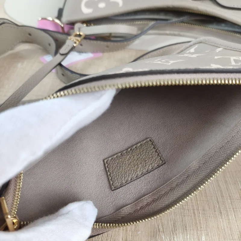 Louis Vuitton Crossbody Bag Carryall Calfskin Small 29.5 × 12 × 24 cm — detail view 9 of 12