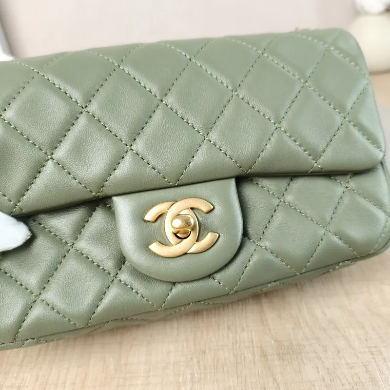 Chanel Crossbody Bag mini Green Lambskin One Size 20 × 6 × 12 cm — detail view 9 of 11