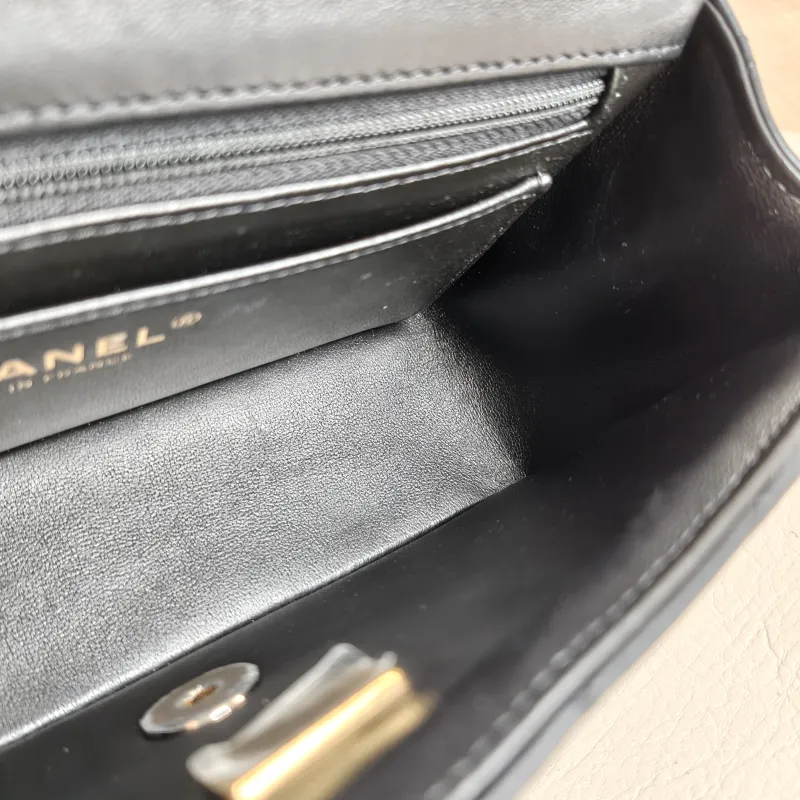 Chanel Crossbody Bag mini Black Lambskin mini 20 × 6 × 12 cm — detail view 5 of 12