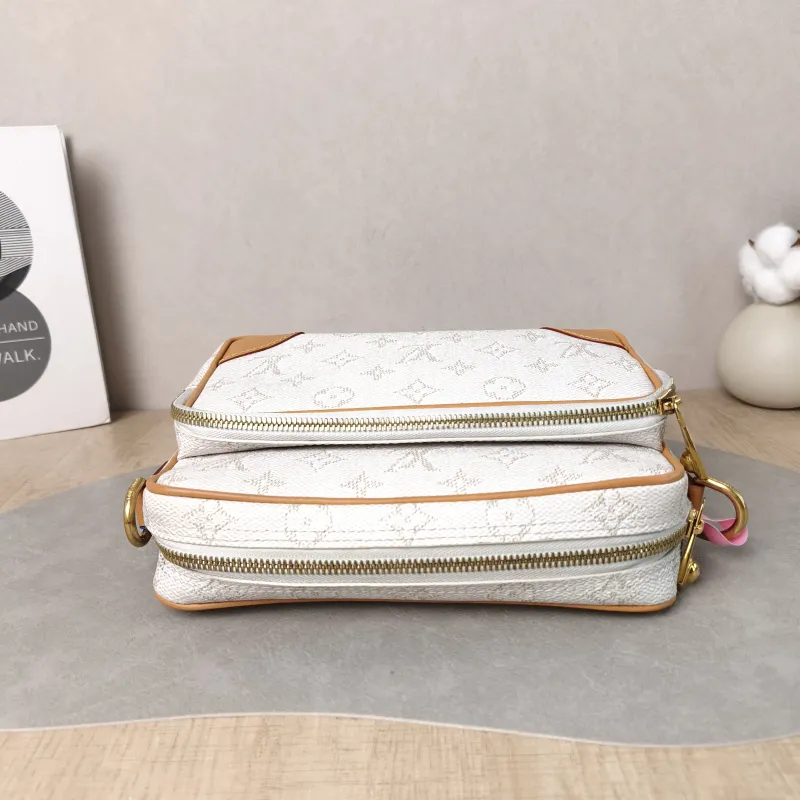 Louis Vuitton Crossbody Bag Nil Messenger Bag PVC One Size 25 × 11 × 17.5 cm — detail view 1 of 12