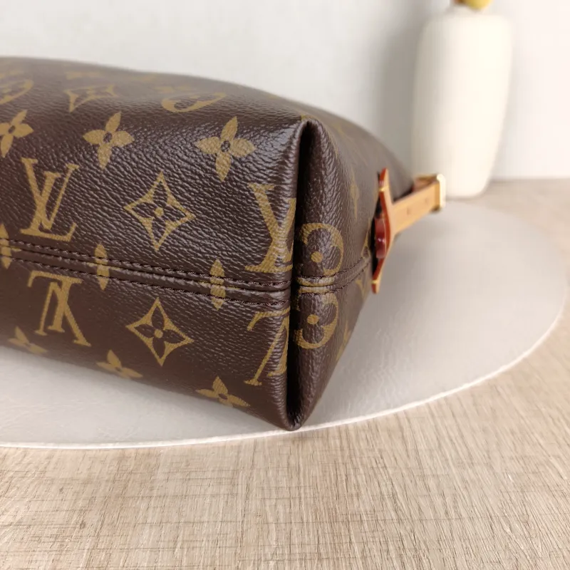 Louis Vuitton Shoulder Bag Carryall East West Monogram PVC 36 × 10 × 19 cm — detail view 13 of 13