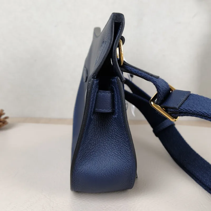 Hermès Crossbody Bag Jypsiere 23 73 Evercolor Calfskin Mini 23 × 5 × 17 cm K — detail view 3 of 10