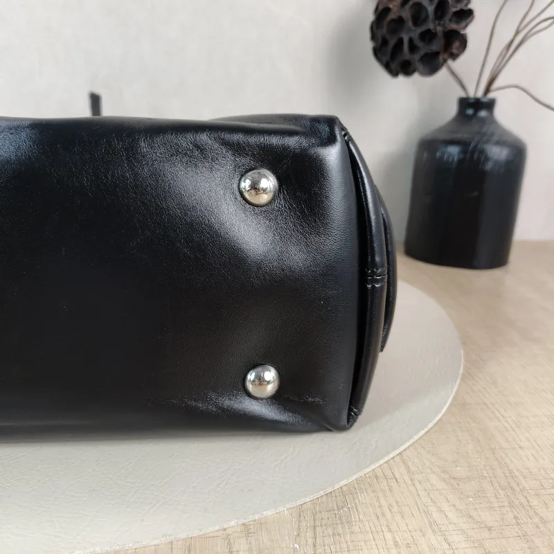 Louis Vuitton Crossbody Bag Carryall Cargo Vibe Black SL ambskin Small 33.5 × 15 × 23 cm — detail view 5 of 10