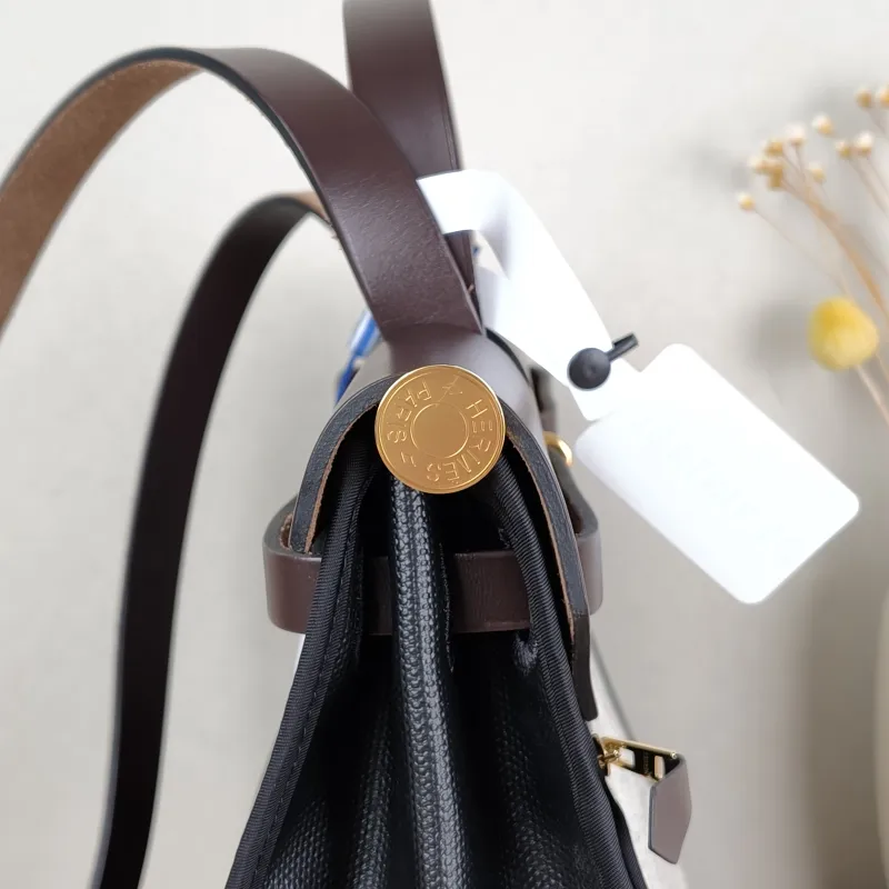 Hermès Crossbody Bag Herbag 31 Black Canvas Calfskin Medium 30.5 × 11 × 25.5 cm Z — detail view 4 of 17