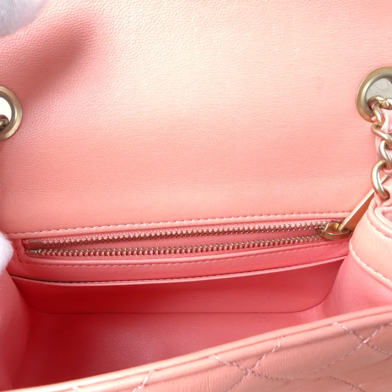 Chanel Crossbody Bag Pink Lambskin One Size 17 × 8 × 13.5 cm — detail view 7 of 12