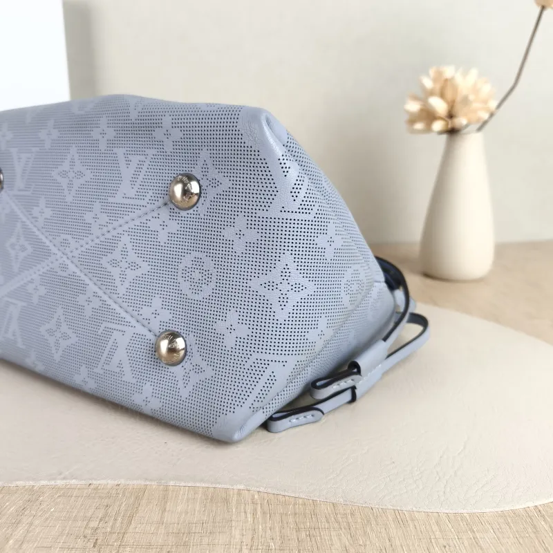 Louis Vuitton Crossbody Bag BELLA Blue Calfskin 22 × 14 × 20 cm — detail view 7 of 10