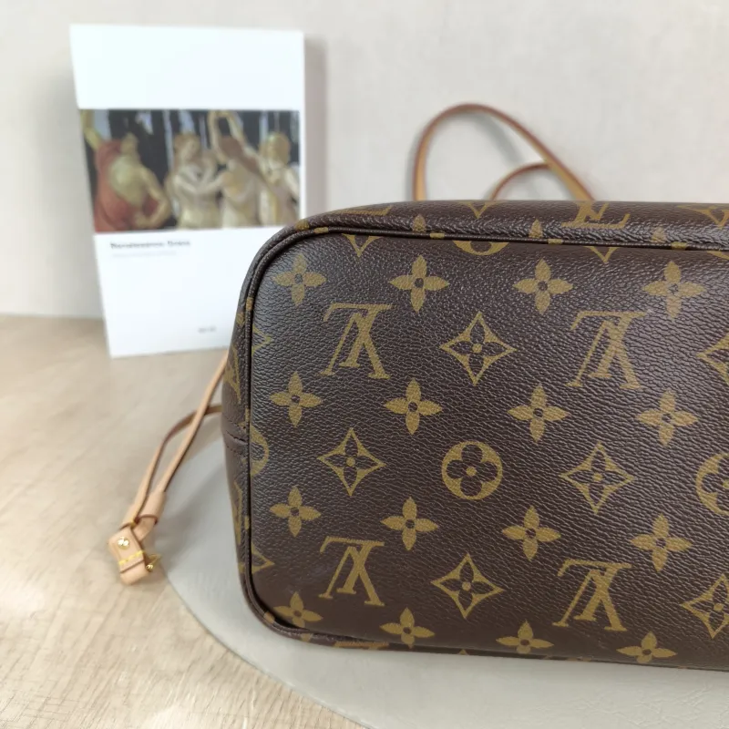Louis Vuitton Shoulder Bag Neverfull Monogram PVC Medium 31 × 14 × 28 cm — detail view 4 of 13