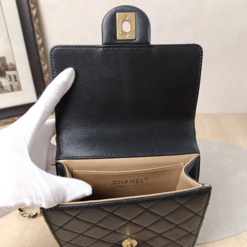 Chanel Crossbody Bag Crossbody Bag Black Calfskin15.5 × 5 × 15 cm — detail view 3 of 20