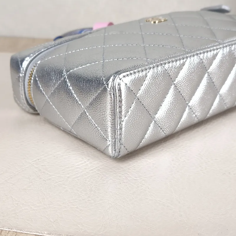 Chanel Crossbody Baglp Box Bag Top Handle Crossbody Bag Silver Grained Calfskin One Size19.5 × 5 × 17 cm — detail view 2 of 14