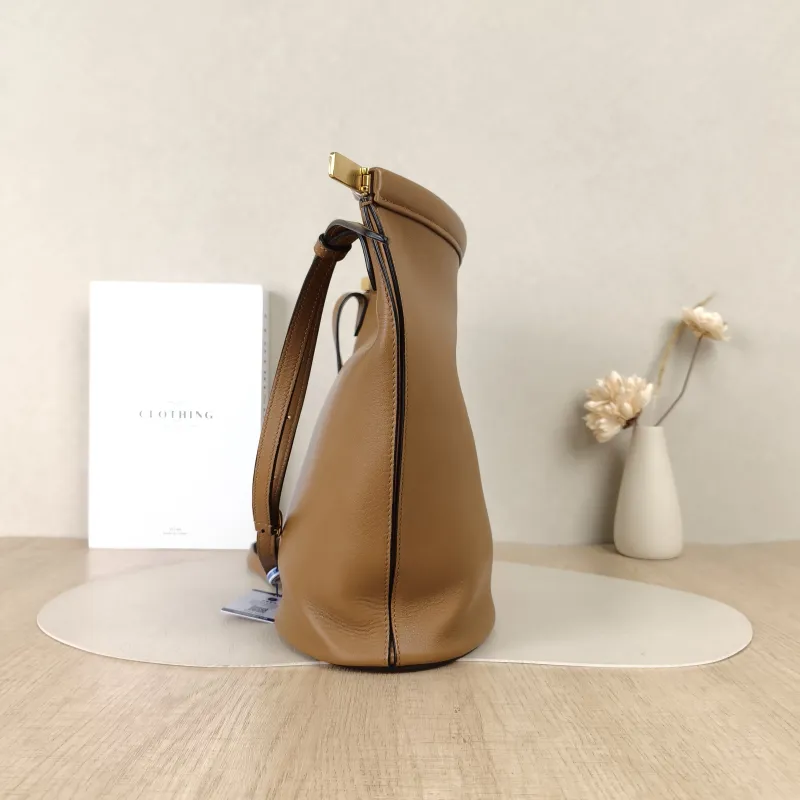 CELINE Crossbody Bag Clasp Bucket Bucket Bag Brown Calfskin One Size20 × 13.5 × 26 cm — detail view 7 of 13