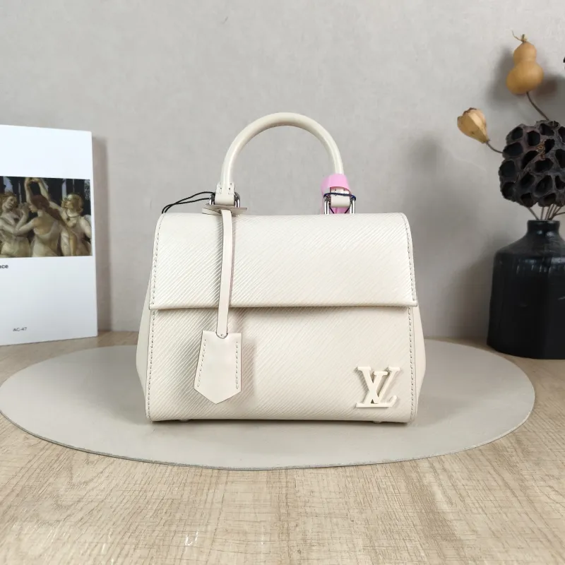 Louis Vuitton Crossbody Bag CLUNY White Epi Embossed Calfskin Mini 20 × 7.5 × 16 cm