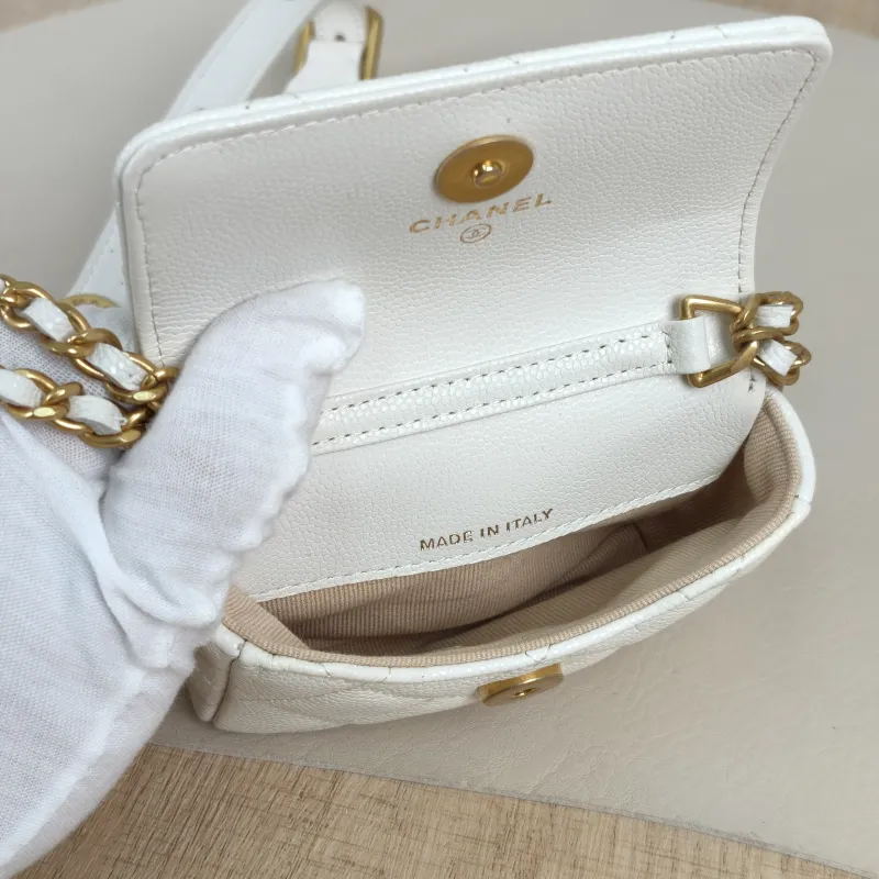 Chanel Wallet Wallet White Grained Calfskinmini10 × 2 × 8 cm — detail view 2 of 11