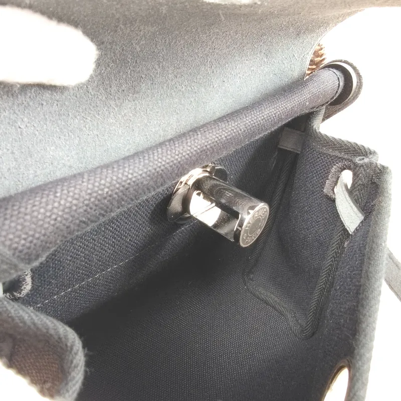 Hermès Crossbody Bag Herbag Zip 20Black Calfskin，Canvasmini20.5 × 7 × 16.5 cm — detail view 8 of 15