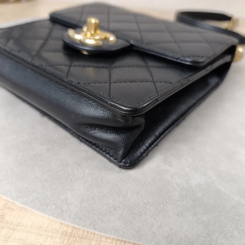 Chanel Crossbody Bag Crossbody Bag Black Calfskin15.5 × 5 × 15 cm — detail view 9 of 20