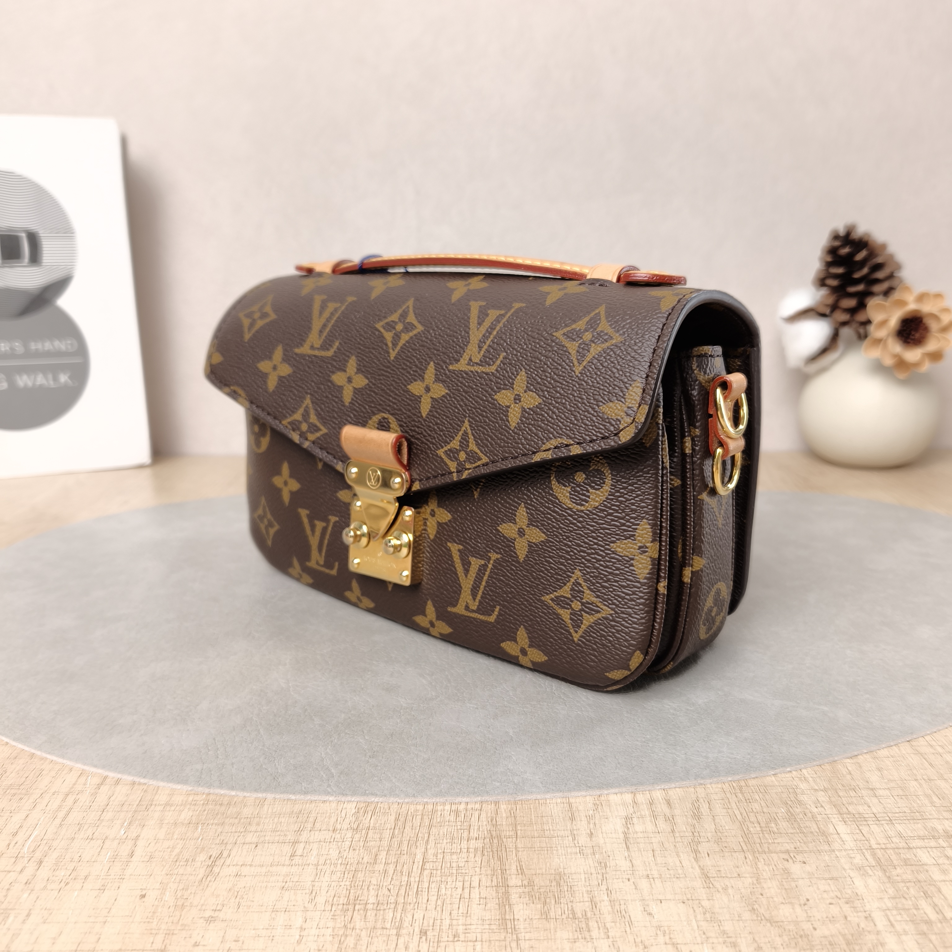 Louis Vuitton Crossbody Bag Pochette Métis East West Monogram PVC Small21.5 × 6 × 13.5 cm — cover view 2 of 6