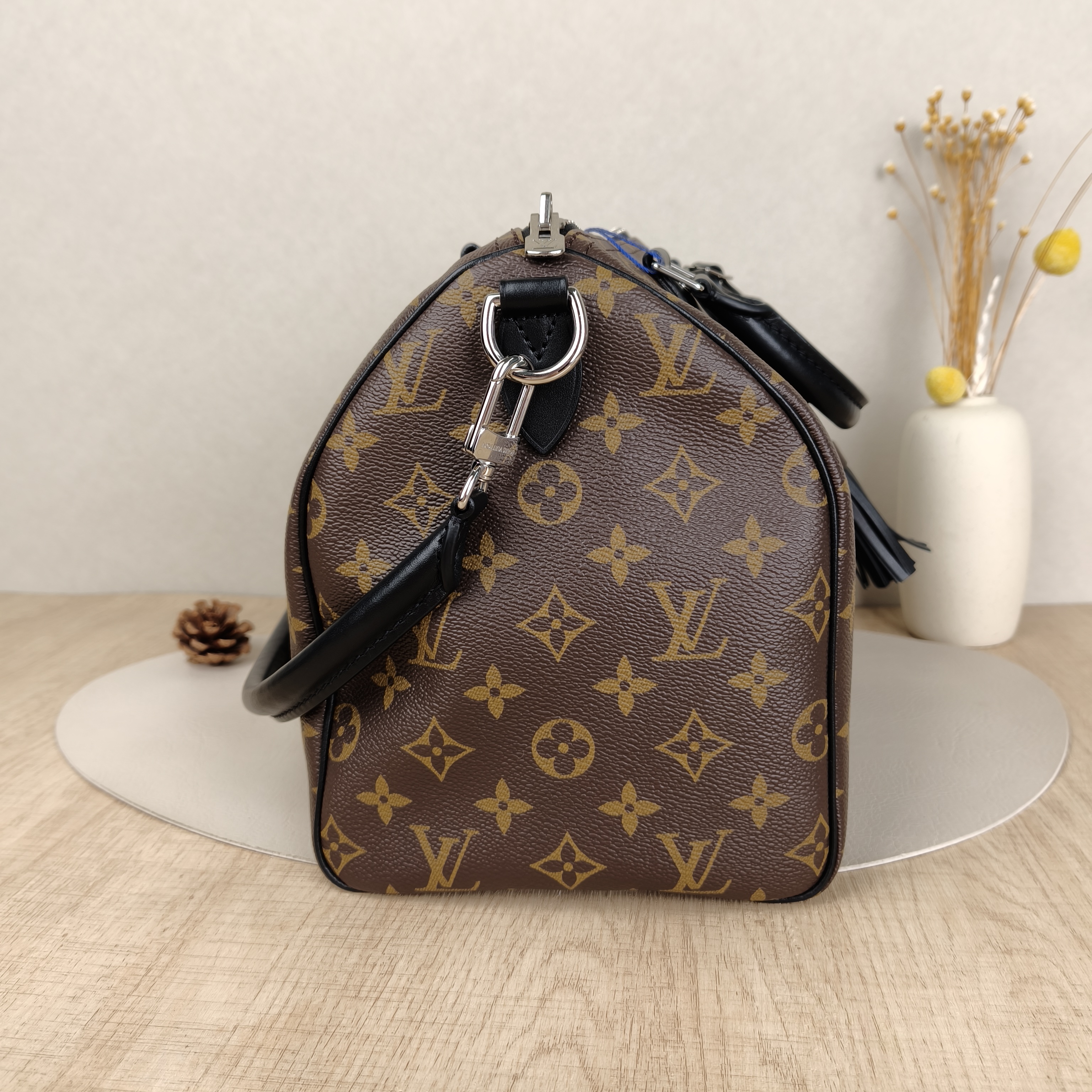 Louis Vuitton Shoulder Bag Speedy Soft 30 — cover view 6 of 9