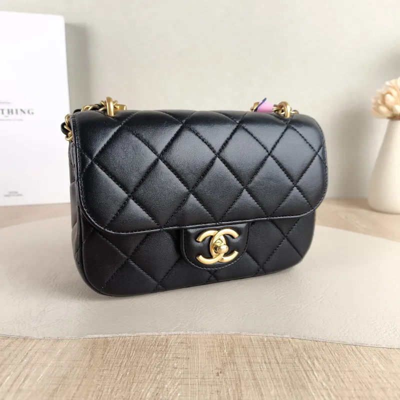 Chanel Crossbody Bag Pearl Black Lambskin Small 19 × 6 × 14 cm — cover view 4 of 5
