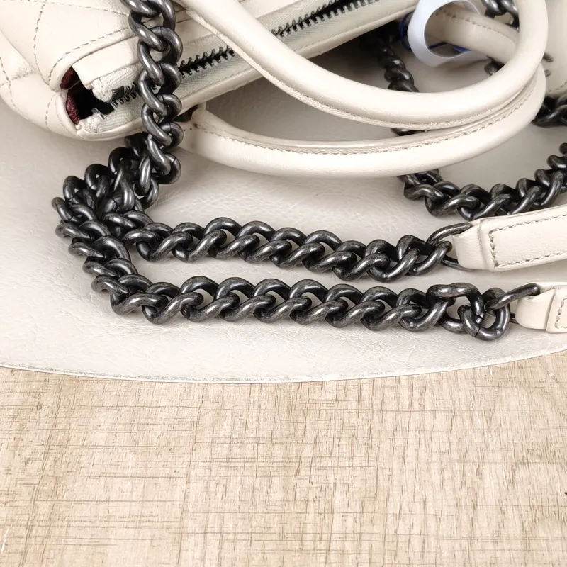 Chanel Shoulder Bag tote White Calfskin One Size23 × 8 × 17 cm — detail view 10 of 17