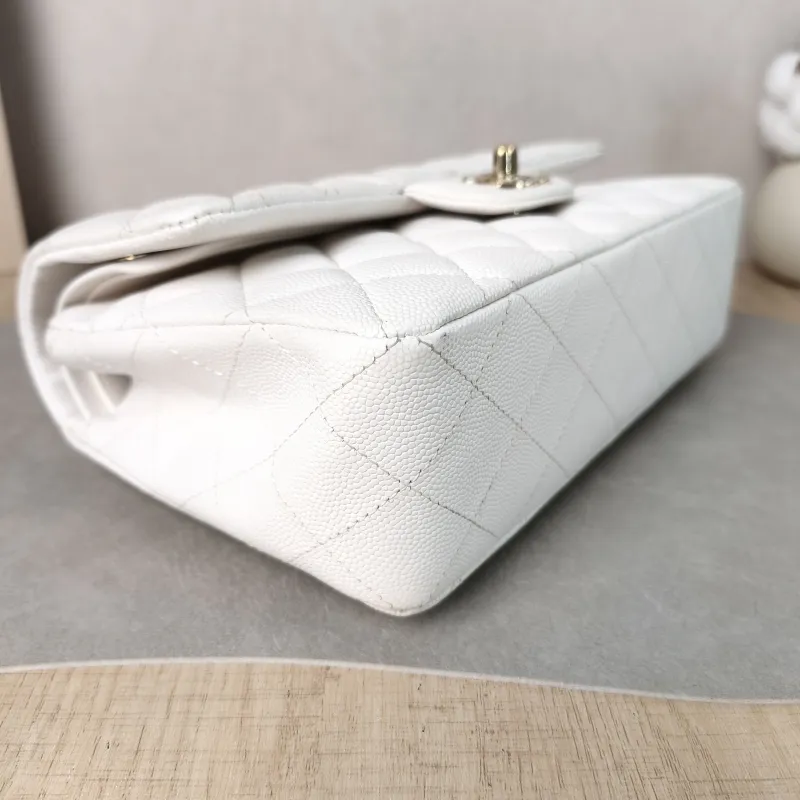 Chanel Crossbody Bag Classic Flap CF White Grained Calfskin Small 23 × 6 × 14.5 cm — detail view 2 of 13