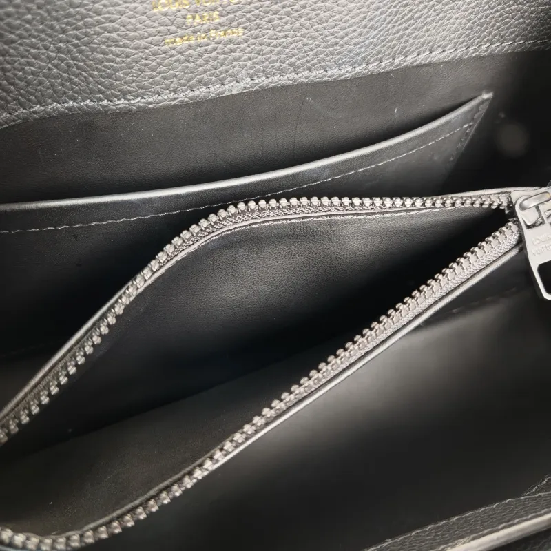 Louis Vuitton Top Handle Bag Capucines East West Black Calfskin Medium33 × 9 × 19 cm — detail view 10 of 13