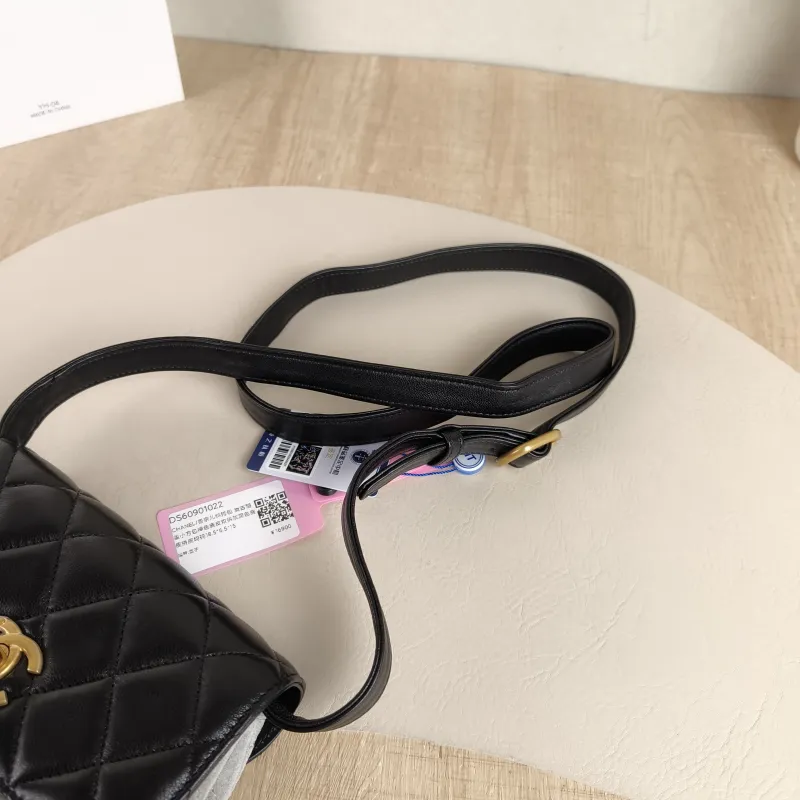 Chanel Crossbody Bag Suede Black Suede One Size18.5 × 6.5 × 15 cm — detail view 6 of 11